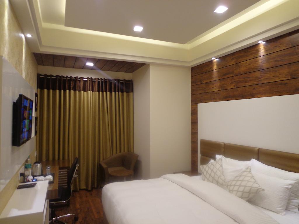 Hotel Taj Princess - Boutique Hotel Delhi  Ngoại thất bức ảnh