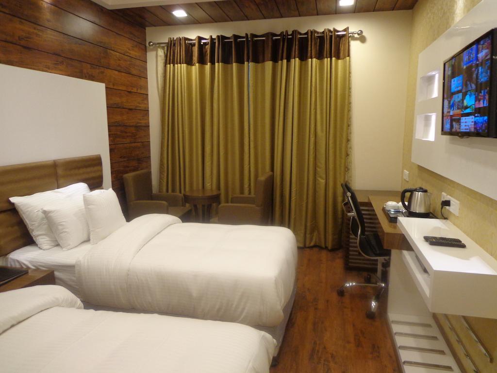 Hotel Taj Princess - Boutique Hotel Delhi  Phòng bức ảnh